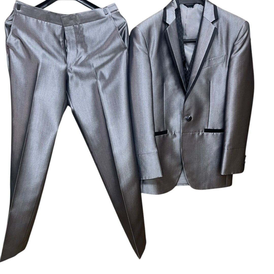 ワタベウェディング Avica uomo タキシード スーツ 3ピース ジャケット パンツ ベスト グレー Sサイズ 美品 ネクタイ付き