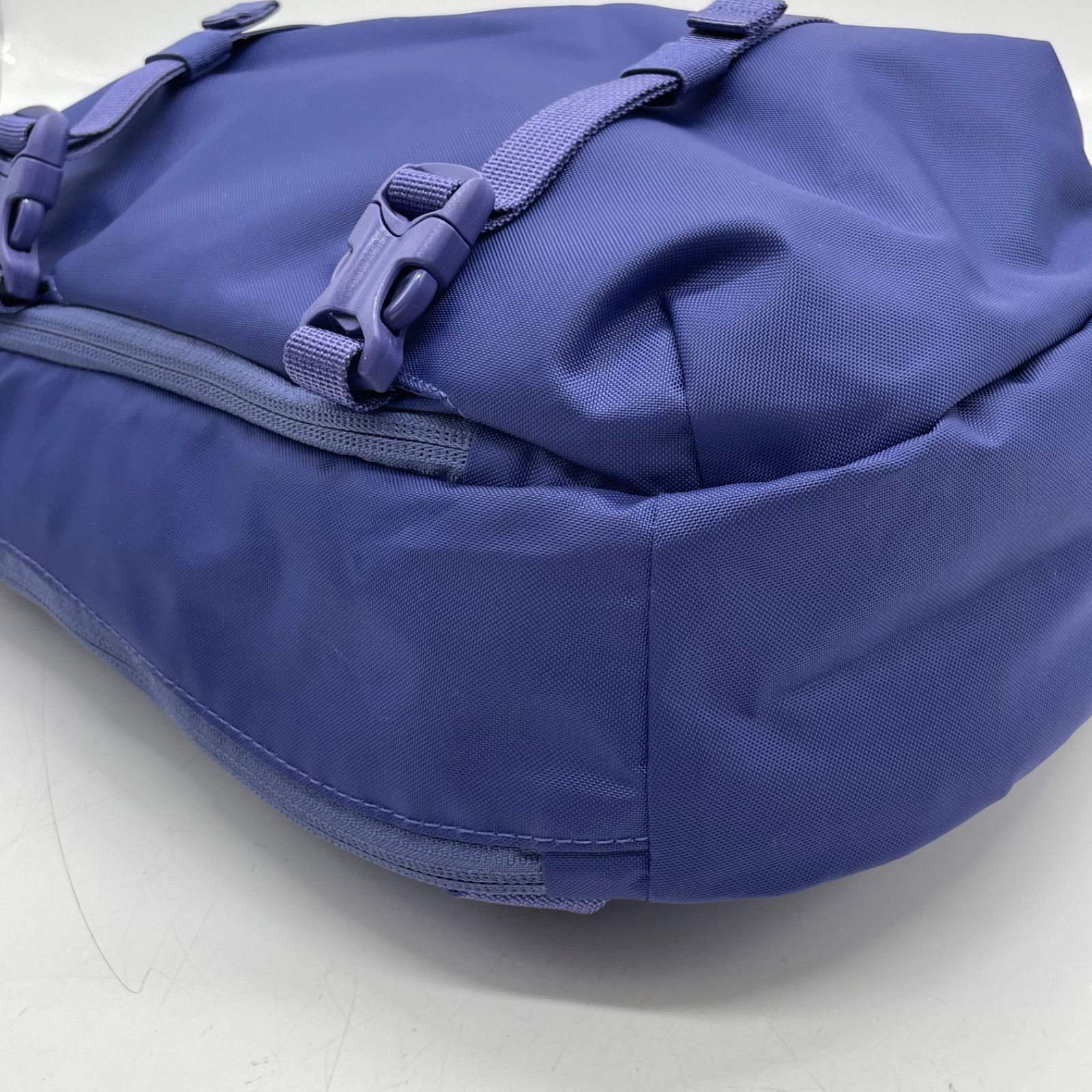 BN9138○patagonia パタゴニア アトム・スリング8L ボディバッグ