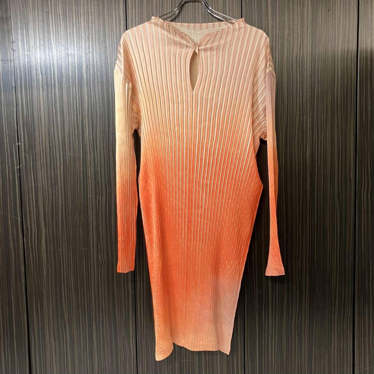 24ss ISSEY MIYAKE SUFFUSED PLEATS 長袖ワンピース サイズ2 オレンジ IM41FH627 イッセイミヤケ