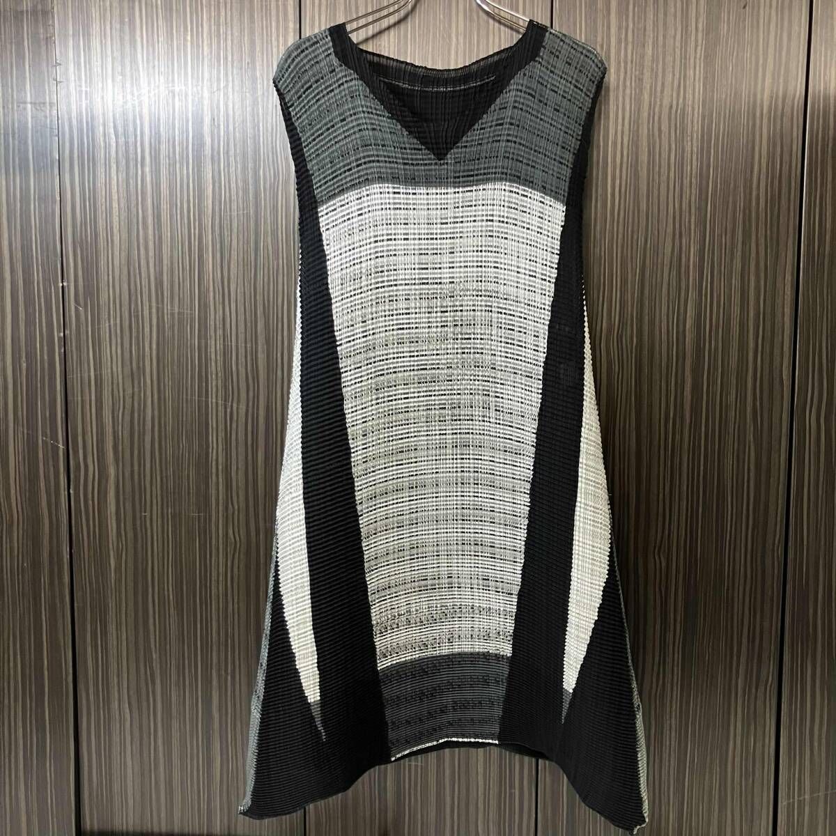 ISSEY MIYAKE 総柄ノースリーブプリーツワンピース ノースリーブワンピース サイズ2 IM41FH6392 イッセイミヤケ