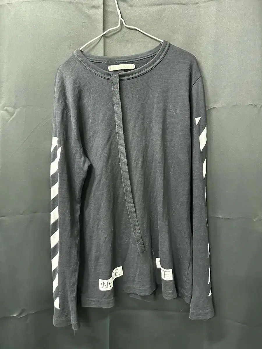オフホワイト 長袖 Tシャツ ブラック