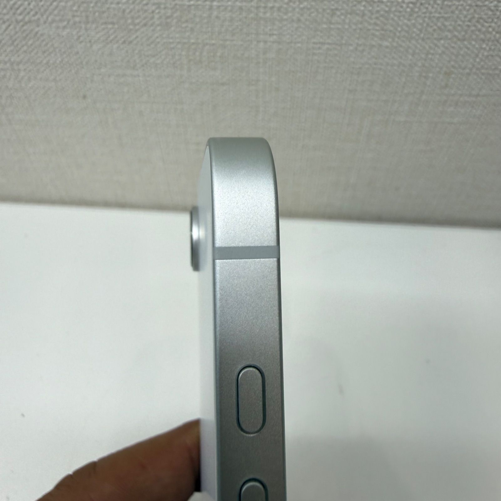 iPhone16e 128GB バッテリー100%-日本通販売