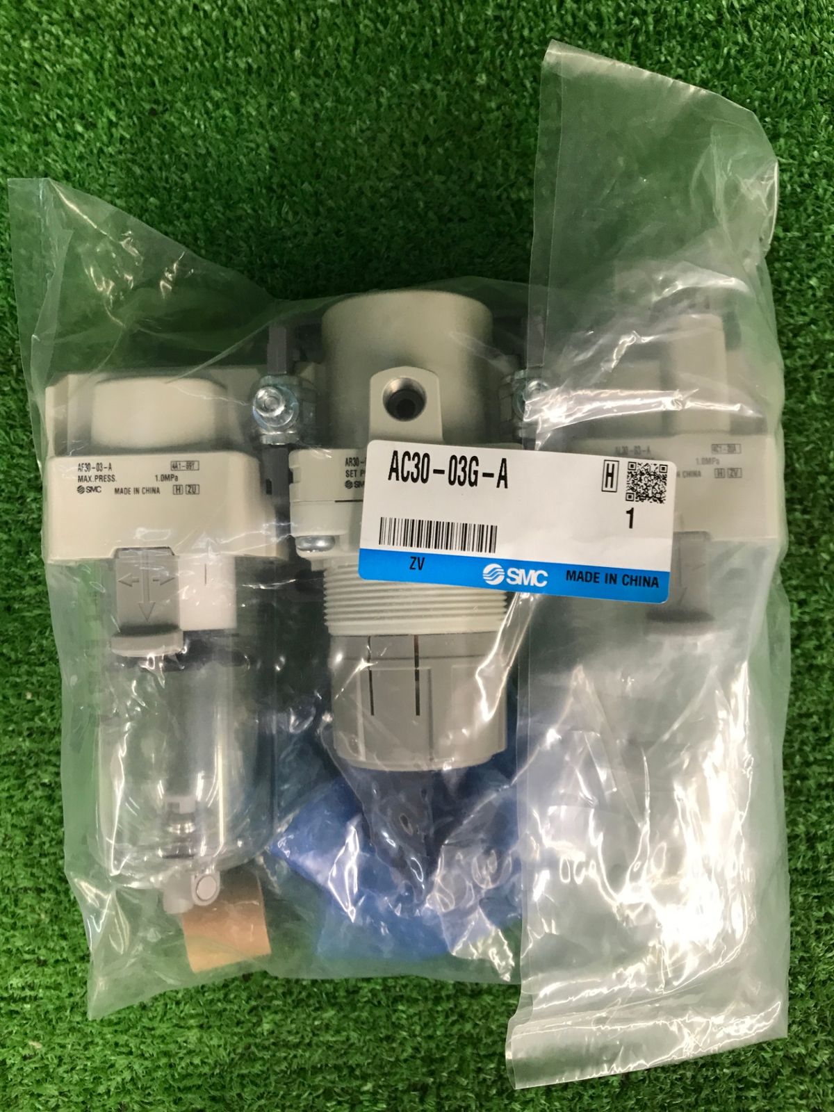 【未使用品】【0906】SMC エアコンビネーション AC30A-03G-A　ITD0C5ZOB33G