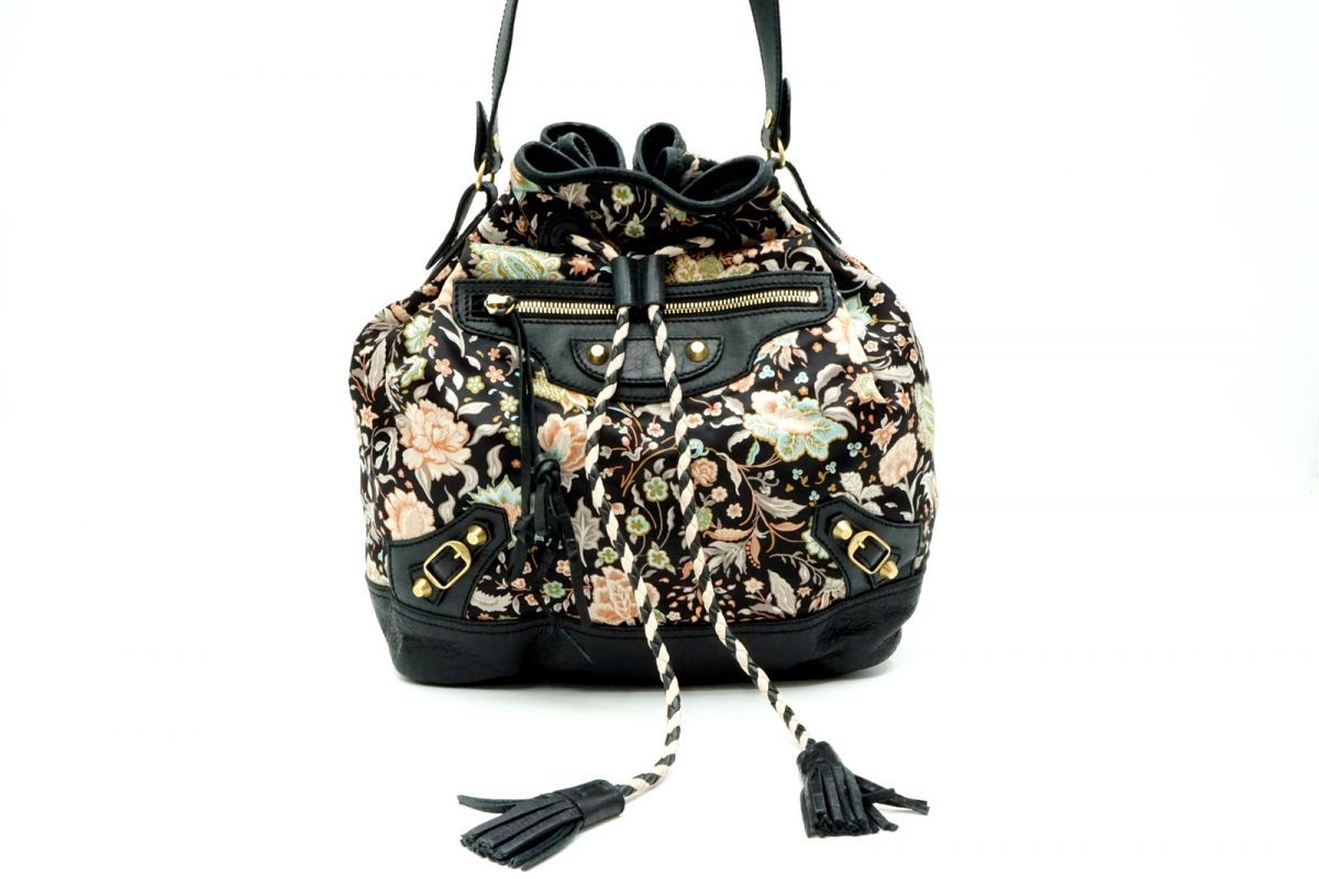 バレンシアガ 巾着 ミニポンポン ショルダーバッグ スタッズ 253604 花柄 フローラル ナイロン 黒 ブラック BALENCIAGA 6804h