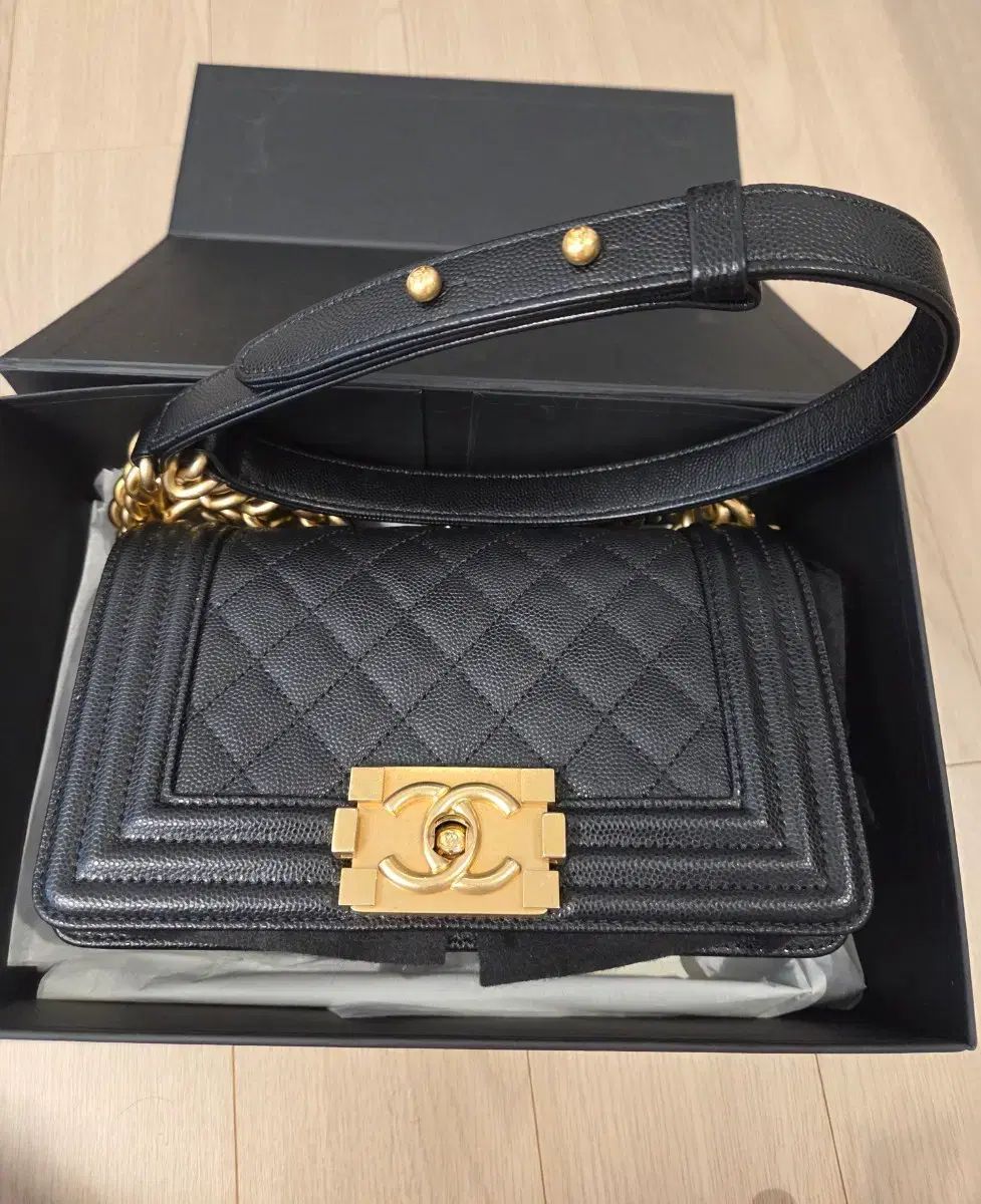 CHANEL シャネル ボーイシャネル BOY ボーイ バッグ バッグ スモール スモール キャビア キャビア ほぼ新品 