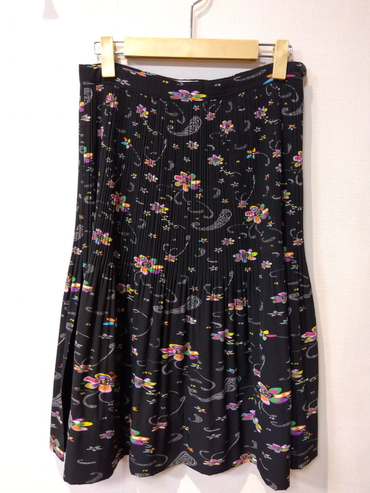 M20　ISSEY MIYAKE　イッセイミヤケ　スカート　黒系　花柄　ペイズリー柄　プリーツスカート　02サイズ