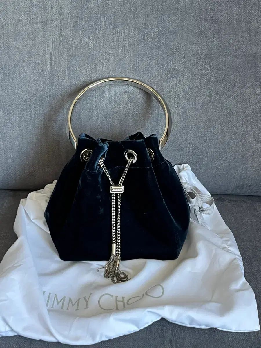 Jimmy Choo ジミーチュウ ボンボン ツアーベルベット バケットバッグ
