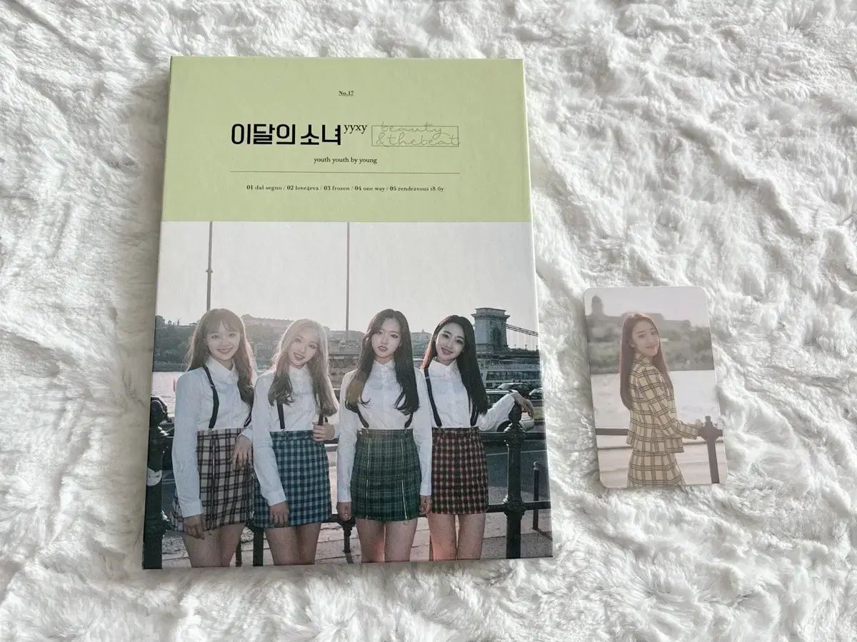 今月の少女(LOONA) yyxy アルバム + トレカ イヴ(YVES・スヨン)