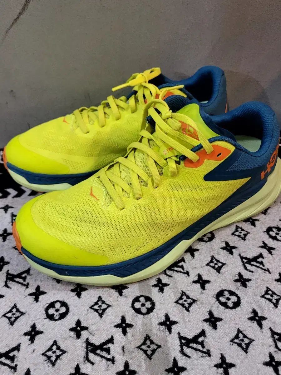 正規品 HOKA ONE ONE(ホカオネオネ) JINHAL トレイル ランニングシューズ