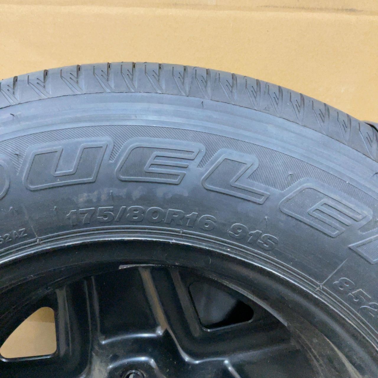 スズキ ジムニー 純正 背面スペアタイヤ BRIDGESTONE DUELER H/T 175