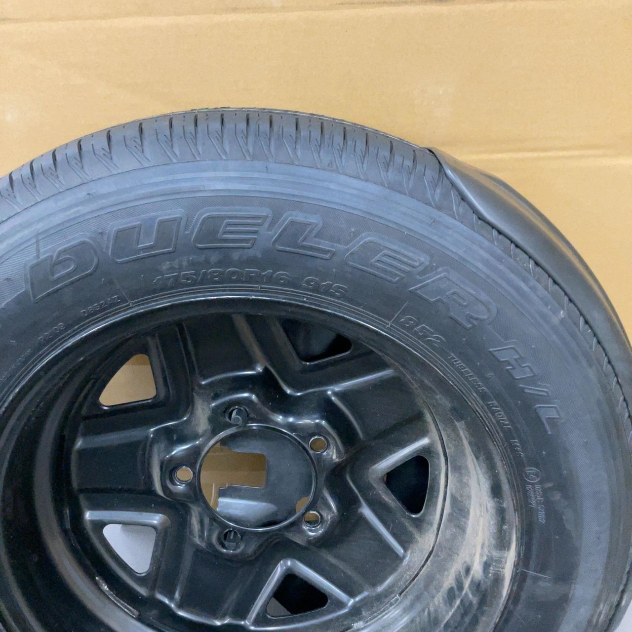 ジムニー　純正　スペアタイヤ　未使用品　175/80R16　DUELER　① スズキ ジムニー 純正 背面スペアタイヤ BRIDGESTONE DUELER H/T 175