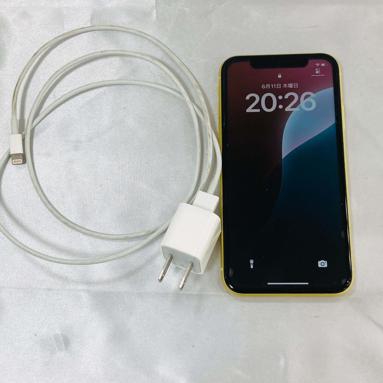 A【64GB】iPhone11 SIM ドコモ アハモ バッテリー内容70% 充電器付き 黄色 イエロー