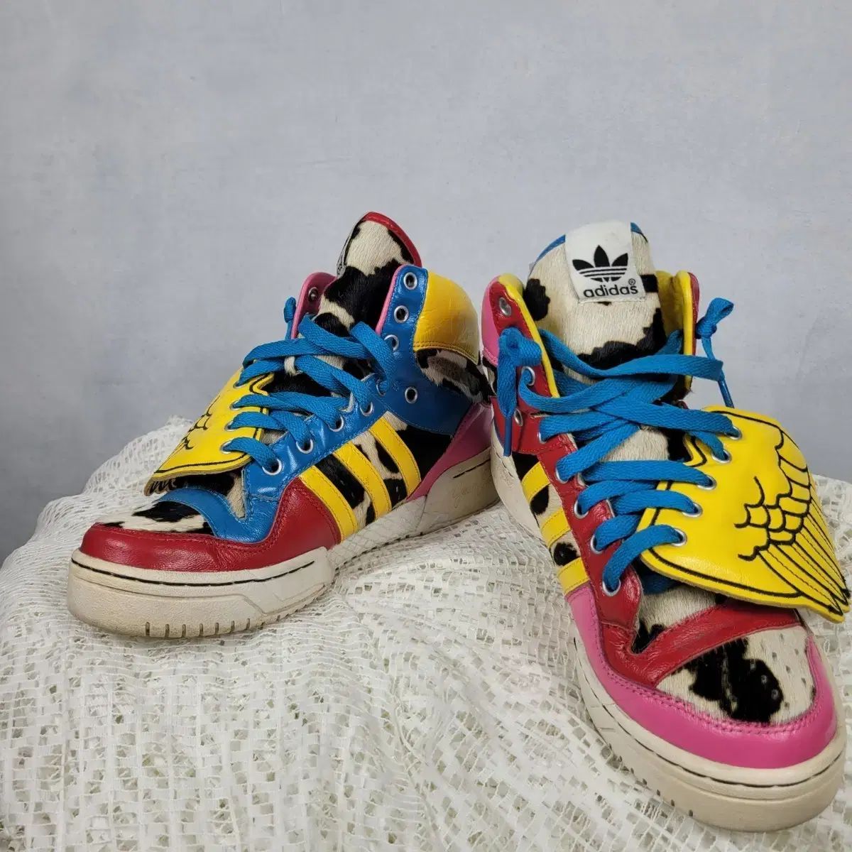 アディダス Jeremy Scott ウィング ハイトップ スニーカー