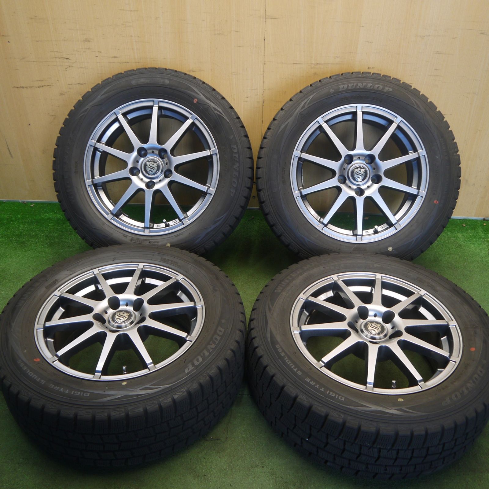 バリ溝！キレイ！9分☆スタッドレス 215/60R16 ダンロップ ウインター 