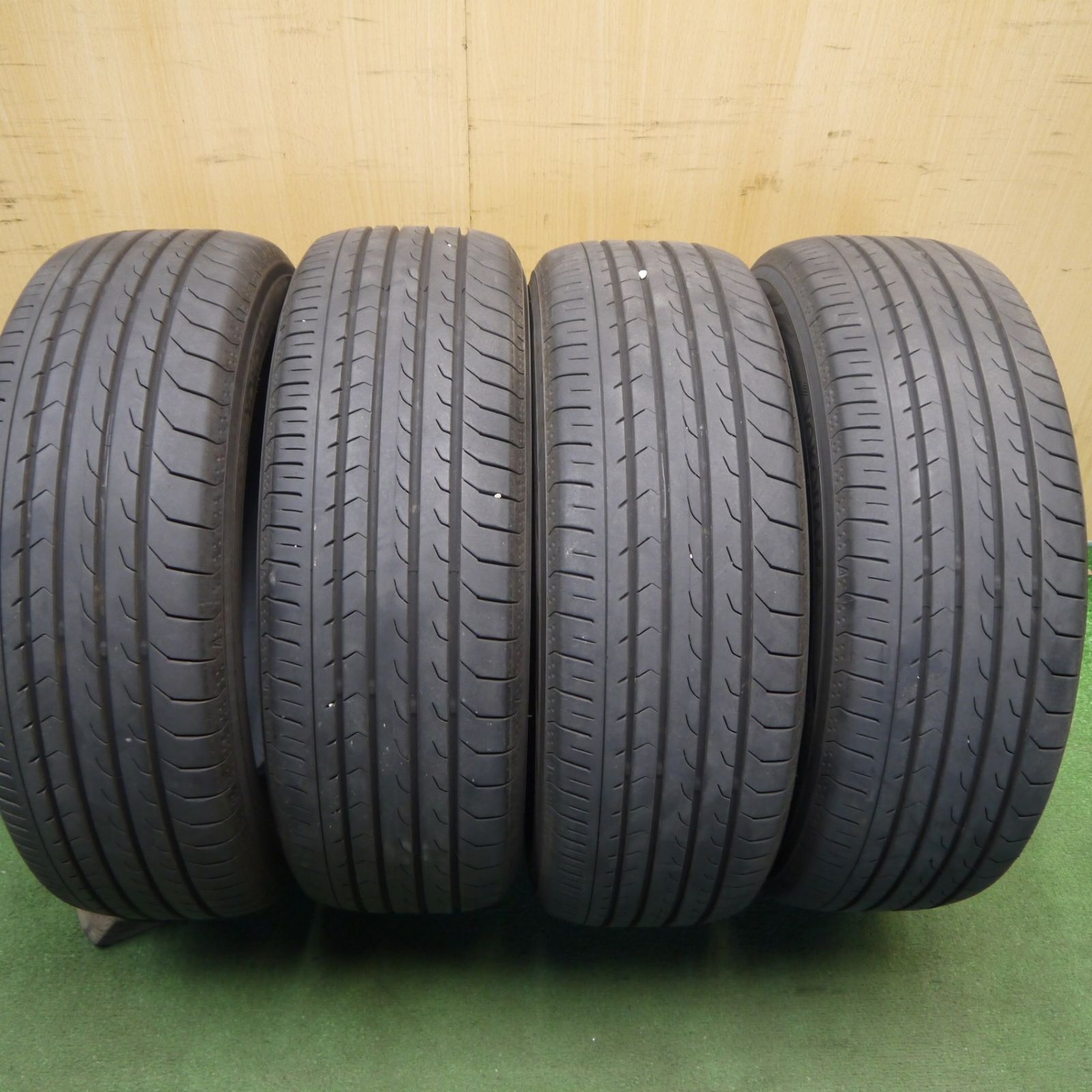 バリ溝！24年！9.5分★195/65R15 ヨコハマ BluEarth-RV RV03 ブルーアース 15インチ タイヤ プリウス ノア ヴォクシー ステップワゴン 等★6060208Hノ