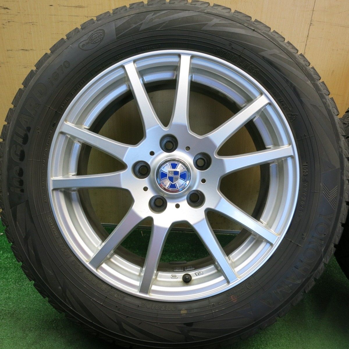 バリ溝！9.5分☆スタッドレス 205/60R16 ヨコハマ アイスガード iG70