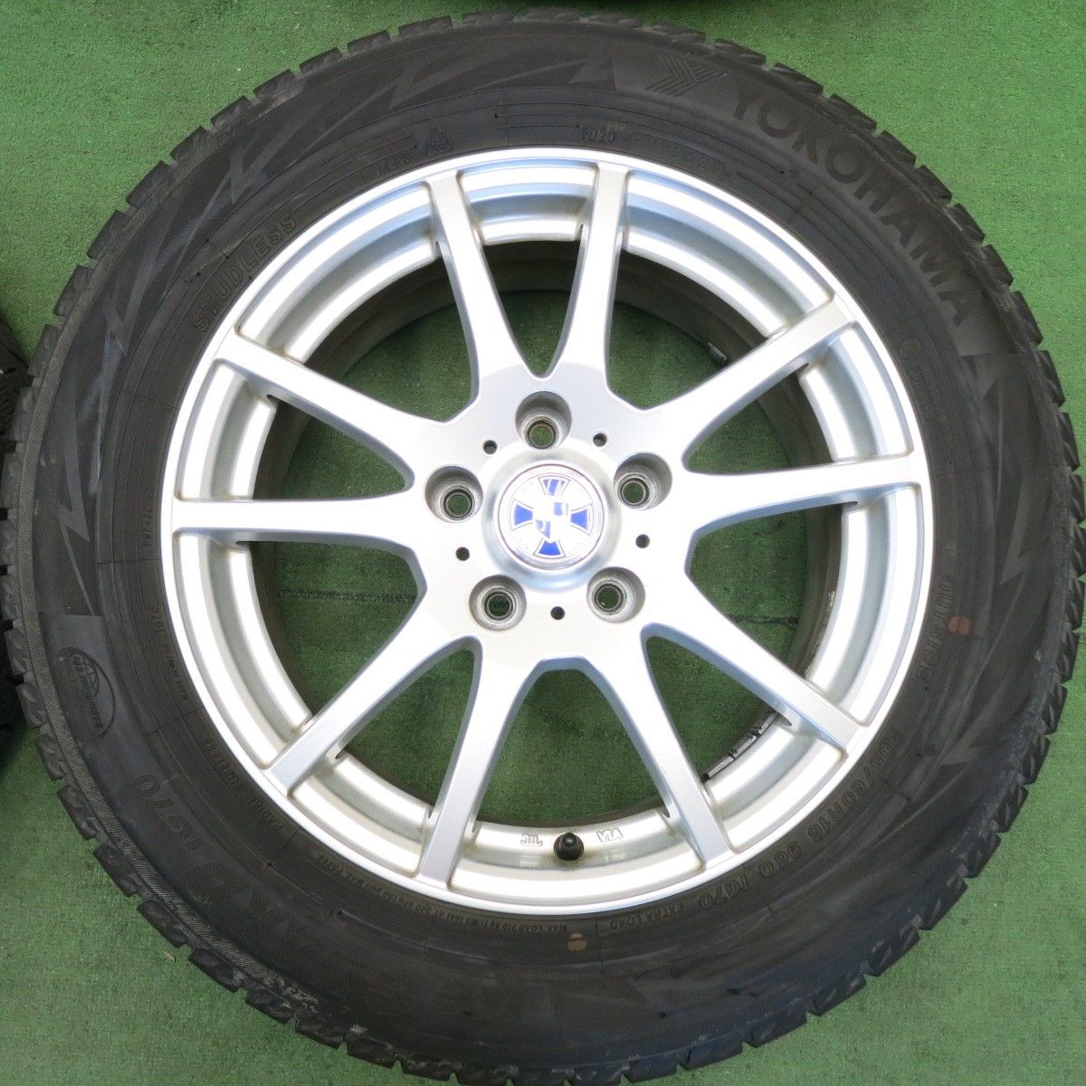バリ溝！9.5分☆スタッドレス 205/60R16 ヨコハマ アイスガード iG70