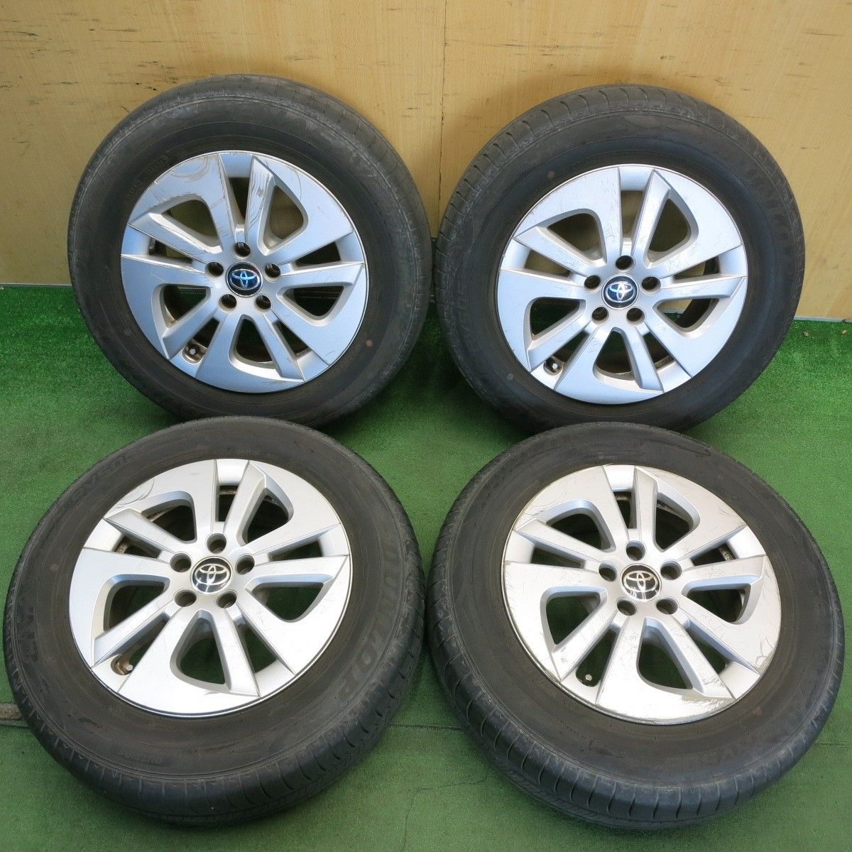 バリ溝！9分☆トヨタ 50系 プリウス 純正 195/65R15 ダンロップ