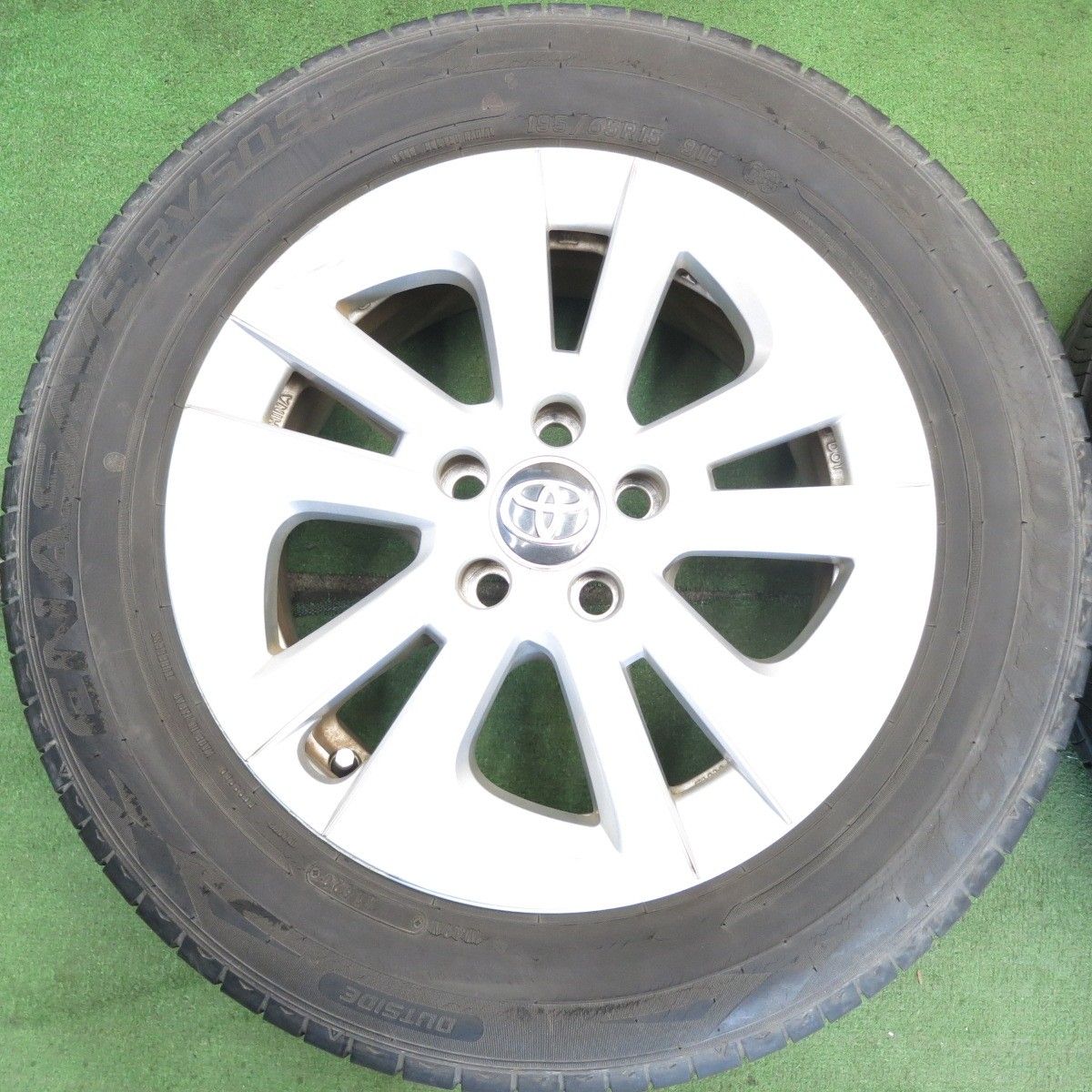 バリ溝！9分☆トヨタ 50系 プリウス 純正 195/65R15 ダンロップ