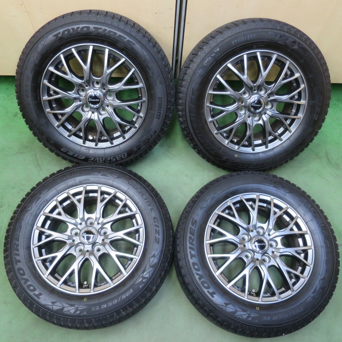バリ溝！キレイ！9.5分★スタッドレス 195/65R15 トーヨー オブザーブ GIZ2 Exceeder エクシーダー 15インチ PCD114.3/5H★6060411イス