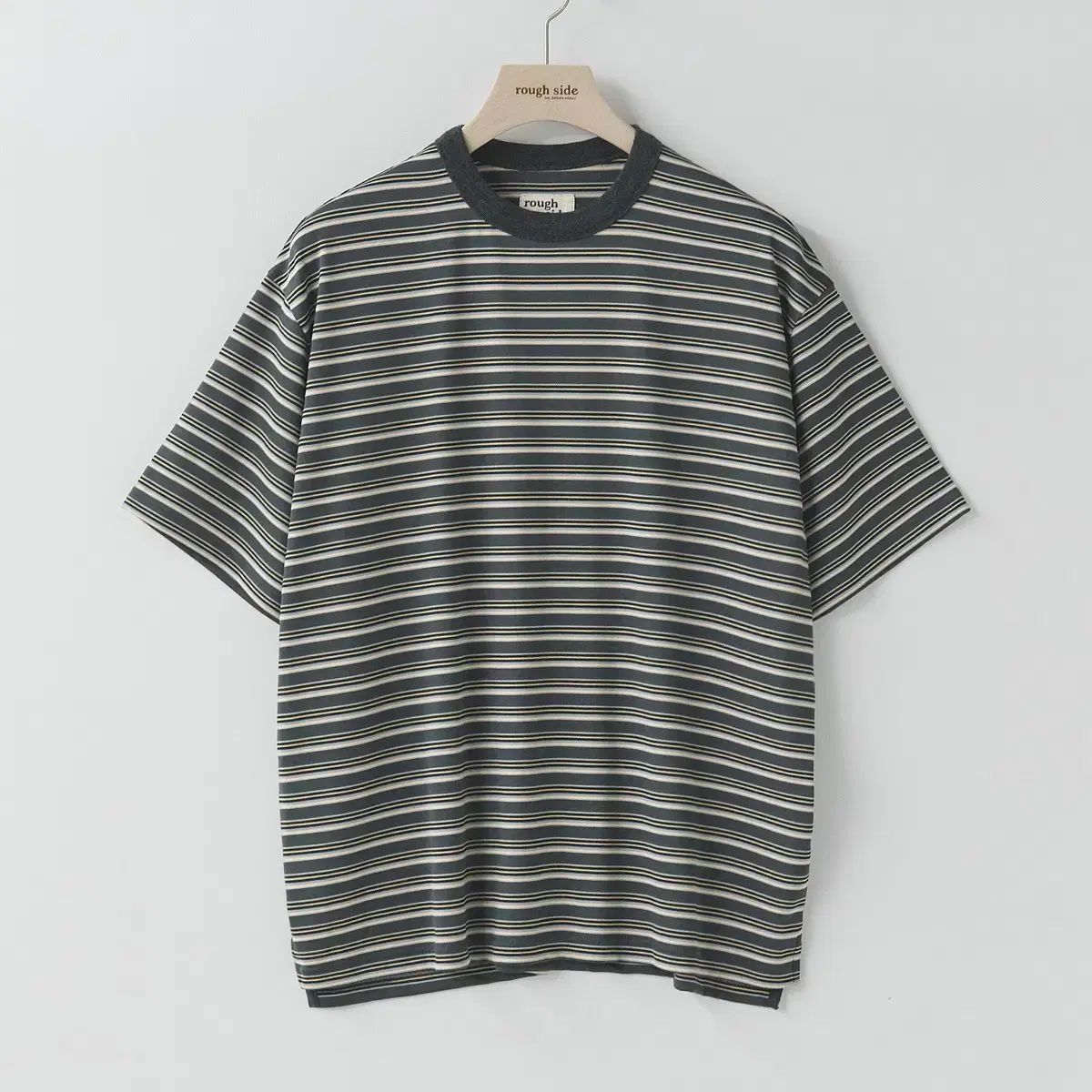 新品 ROUGH SIDE 26SS フルイド ストライプ 半袖Tシャツ チャコール