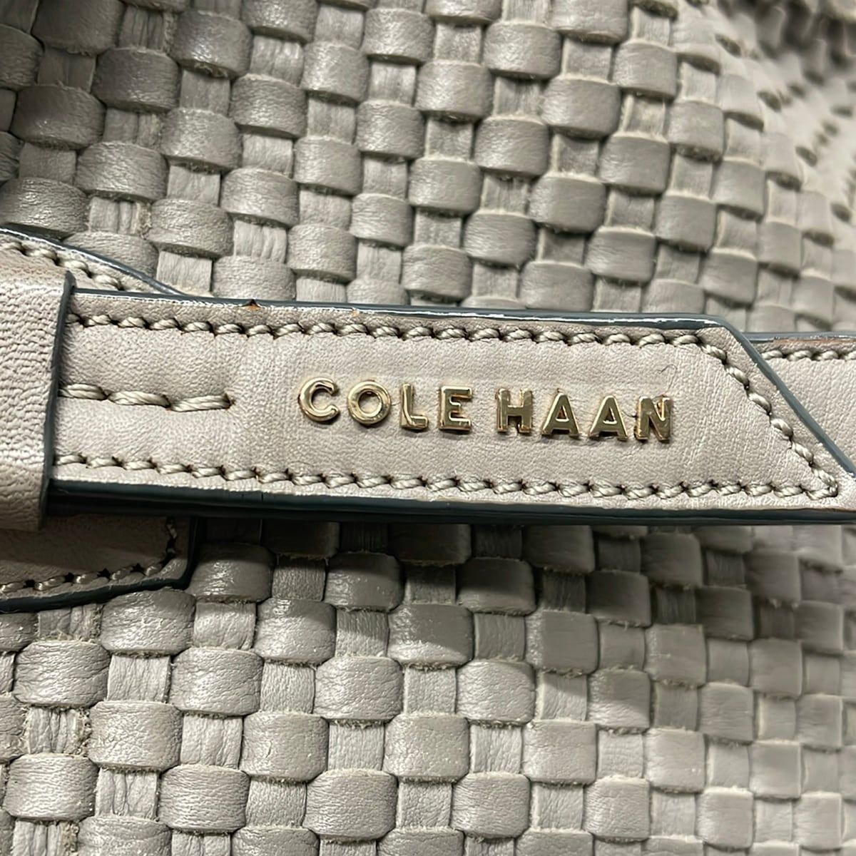 COLE HAAN(コールハーン) ハンドバッグ - グレー 編み込み レザー