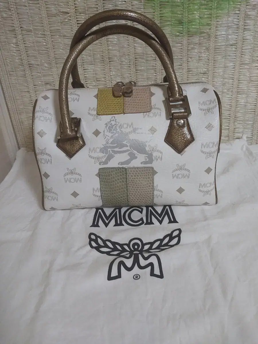 正規品) MCM ヴィセトス ライオン パッチ トートバッグ