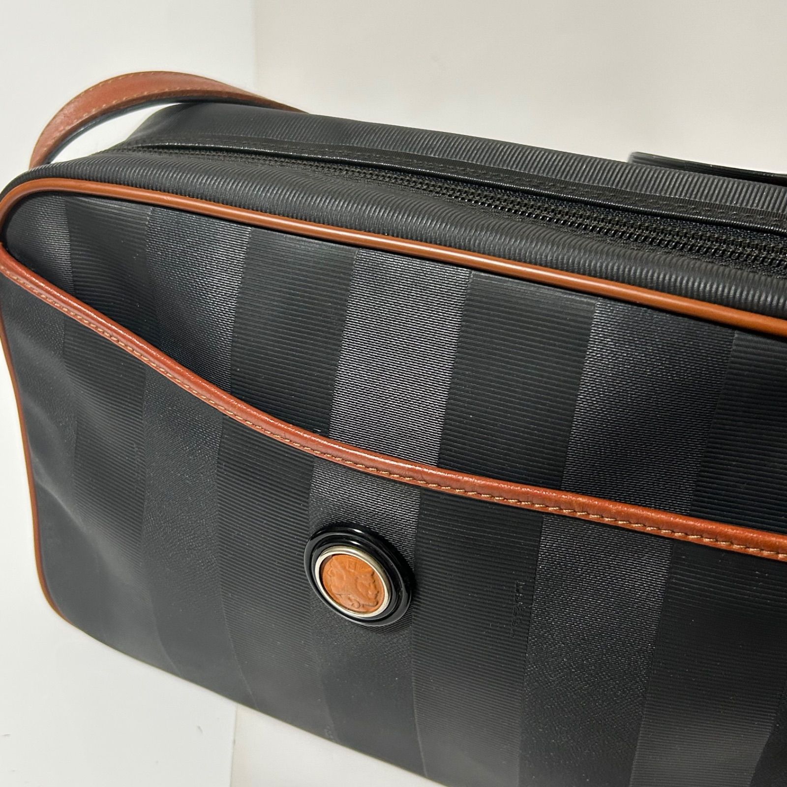 FENDI フェンディ ペカン PVC レザー ショルダーバッグ クロスボディ
