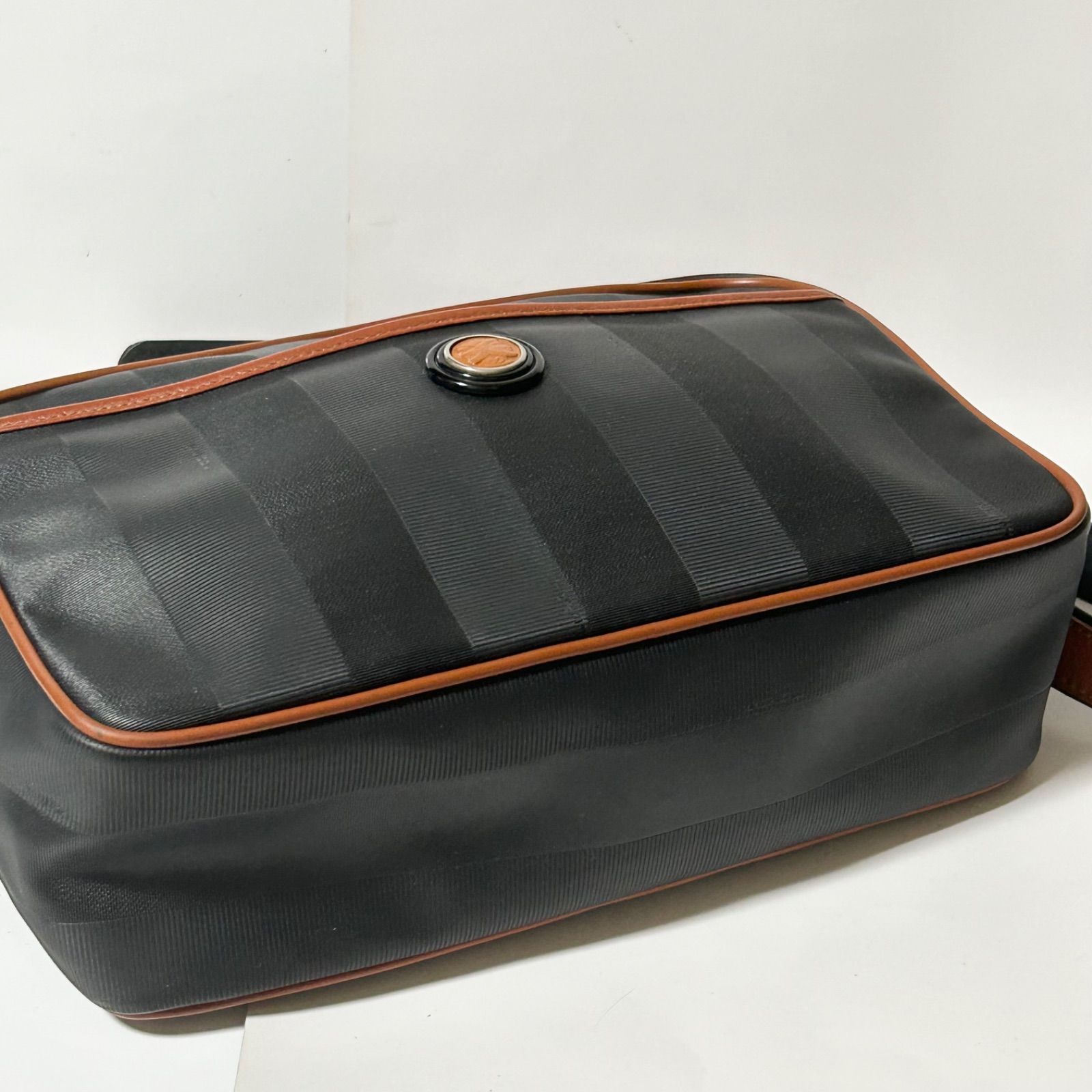 FENDI フェンディ ペカン PVC レザー ショルダーバッグ クロスボディ