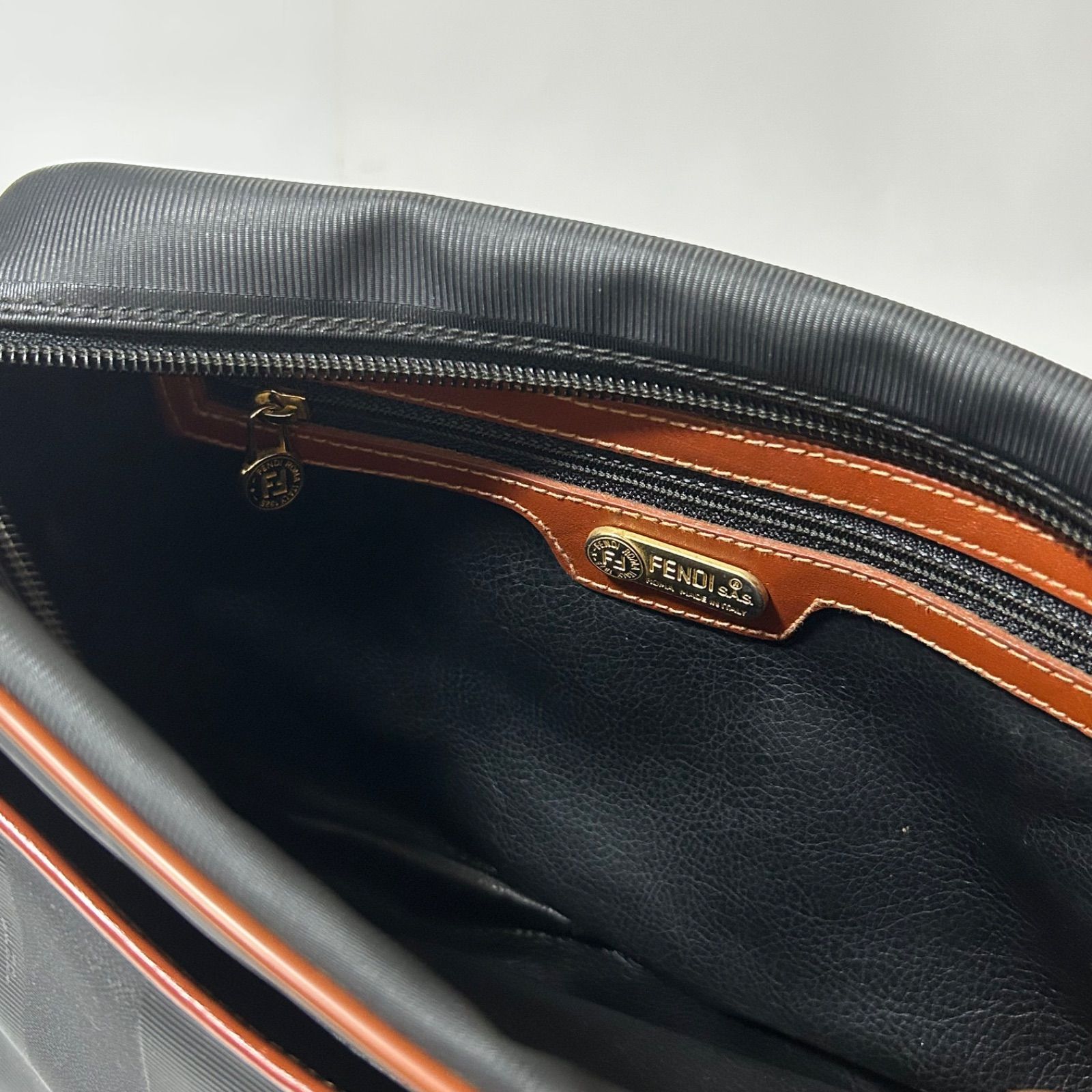 FENDI フェンディ ペカン PVC レザー ショルダーバッグ クロスボディ 