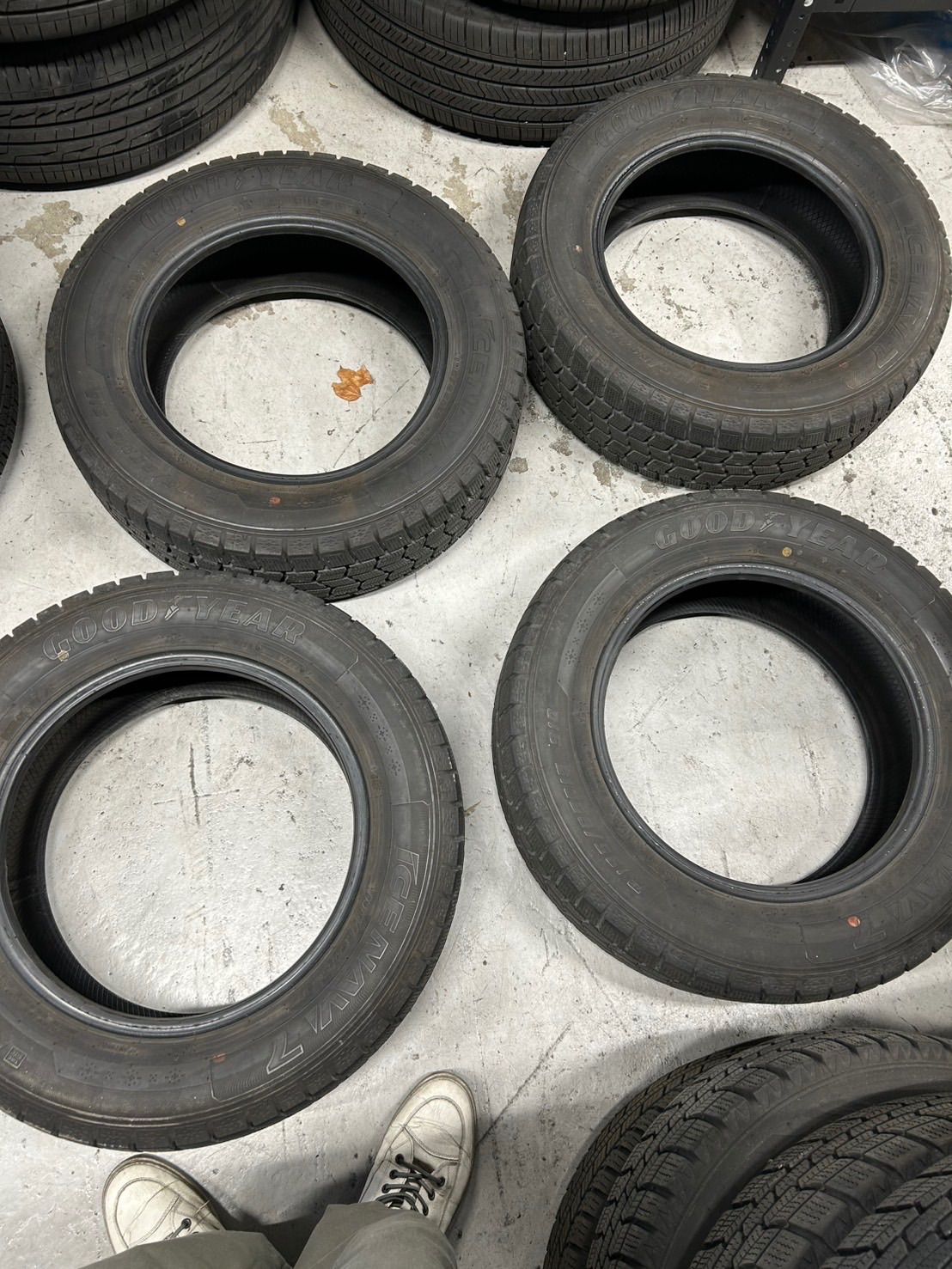 T3002☆送料込み！冬タイヤ4本セット GOODYEAR ICENAVI7 195/65R15☆