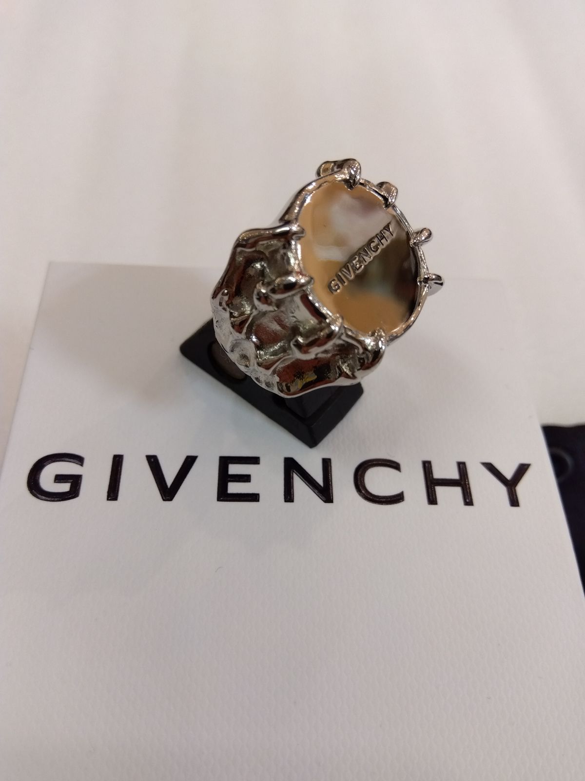 M17 Givenchy ジバンシィ リング 指輪 メンズ 男性 ユニセックス 男女兼用 シルバー 大きいサイズ スカル ロゴプレート M17 Givenchy ジバンシィ リング 指輪 メンズ 男性 ユニセックス 男女兼用 シルバー 大きいサイズ スカル ロゴプレート