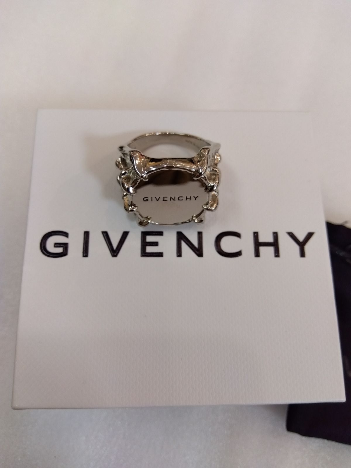 M17　Givenchy　ジバンシィ　リング　指輪 　メンズ　男性　ユニセックス　男女兼用　シルバー　大きいサイズ　スカル　ロゴプレート