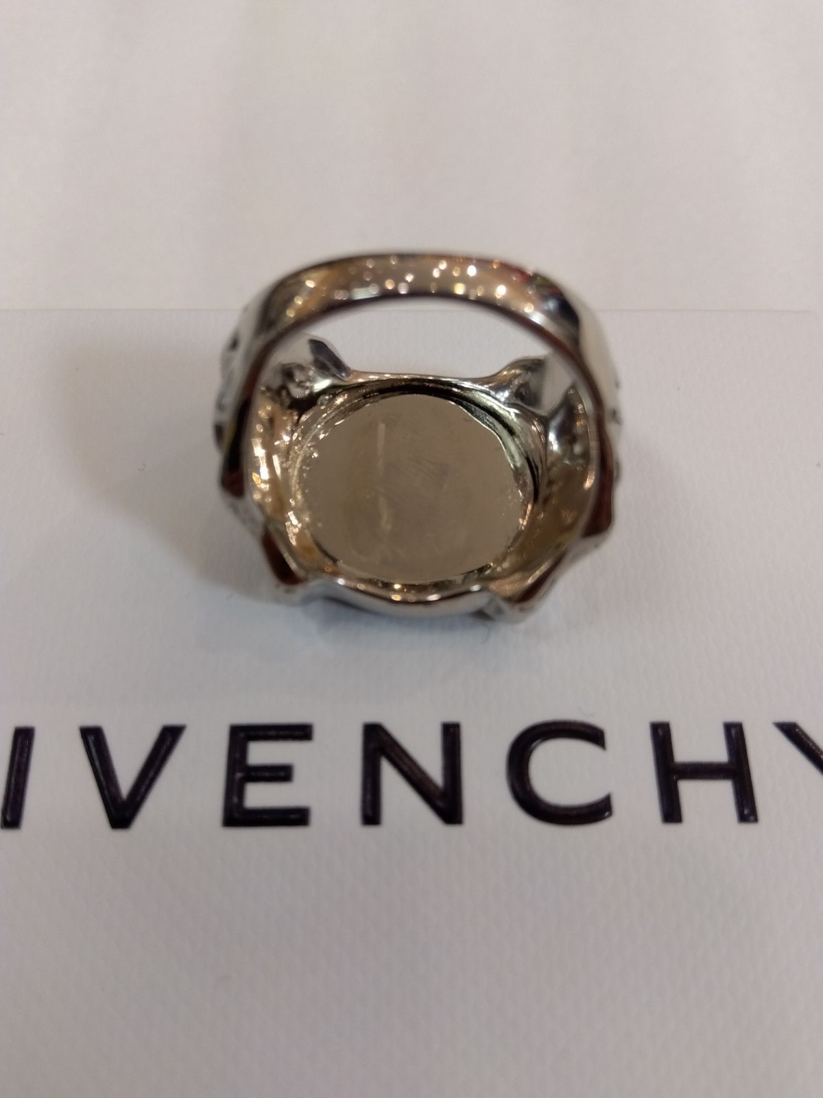 M17 Givenchy ジバンシィ リング 指輪 メンズ 男性 ユニセックス 男女兼用 シルバー 大きいサイズ スカル ロゴプレート M17 Givenchy ジバンシィ リング 指輪 メンズ 男性 ユニセックス 男女兼用 シルバー 大きいサイズ スカル ロゴプレート