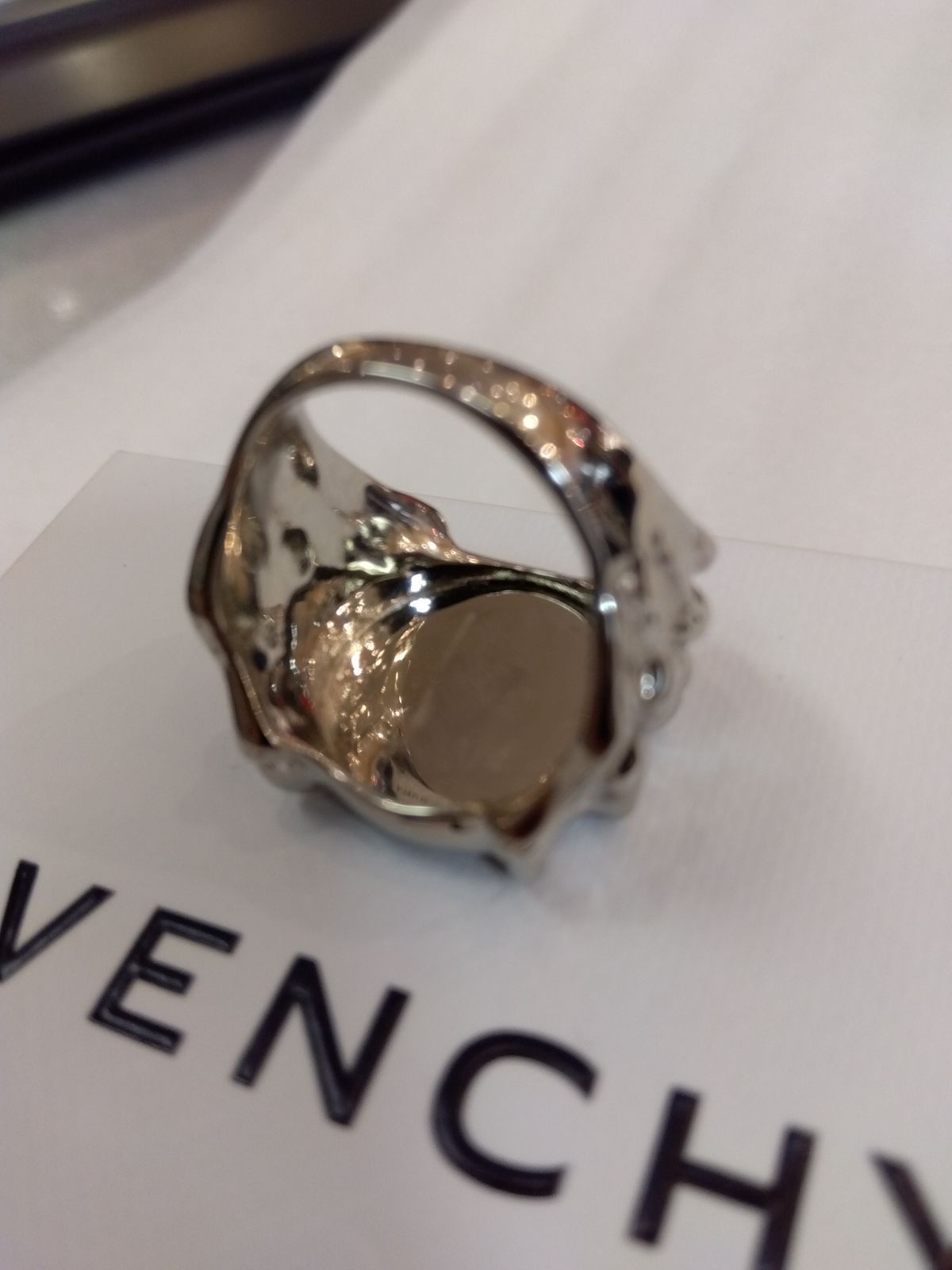 M17 Givenchy ジバンシィ リング 指輪 メンズ 男性 ユニセックス 男女兼用 シルバー 大きいサイズ スカル ロゴプレート M17 Givenchy ジバンシィ リング 指輪 メンズ 男性 ユニセックス 男女兼用 シルバー 大きいサイズ スカル ロゴプレート
