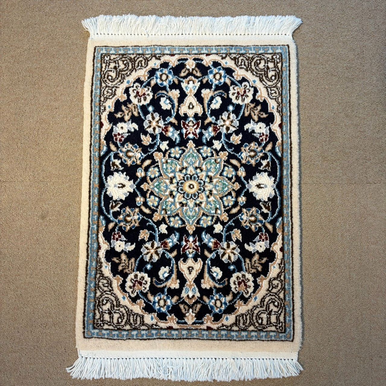 【ウール絨毯】イラン　ナイン産　49×61cm 手織りカーペット インテリアラグ タペストリー 玄関　【チェリーベアナイン　チェリーベアウール40×60