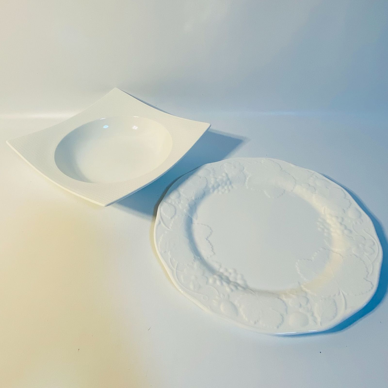 WEDGWOOD ウェッジウッド GIO ジオ 角皿 1客 STRAWBERRY AND VINEストロベリー＆バイン 丸皿 1客 セット BONE CHINA 中皿 浅皿 食器 送料込み フォロー割 クーポンご利用可能 お値引き交渉可能 一点限り