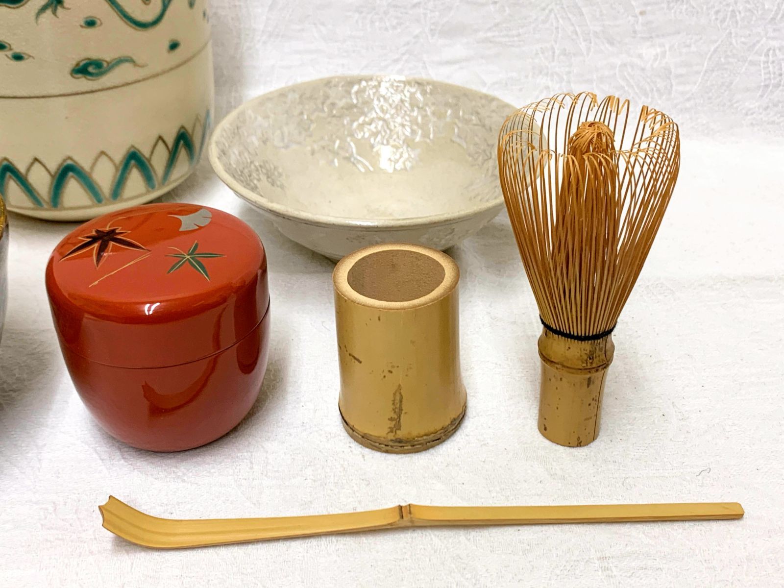 解体屋さん委託　茶道具セット　　激安骨董品X533A11-2 D18399 時代 茶道具一式 木箱付 抹茶碗2点(銘入) 棗 茶筅 茶杓 水指(銘