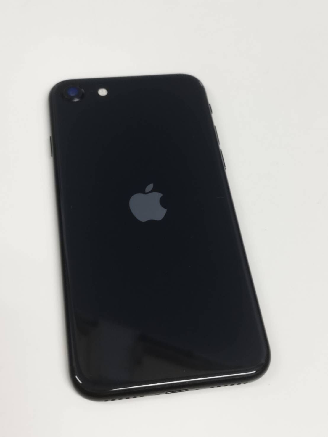 SIMフリー】iPhone SE 第2世代/A2296/64GB/ブラック〈MHGP3J/A 