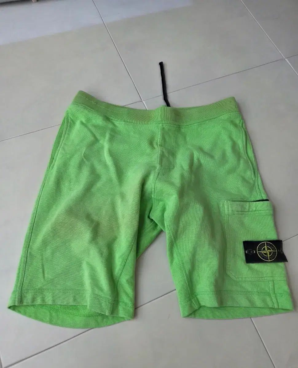 STONE ISLAND ストーンアイランド ハーフパンツ ライムグリーン 正規品