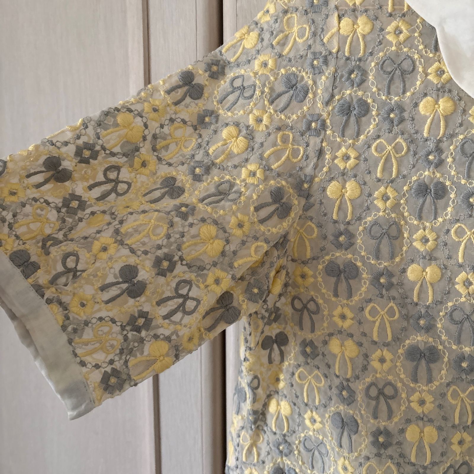 B ネセセア nesessaire 刺繍 半袖 ブラウス シャツ トップス
