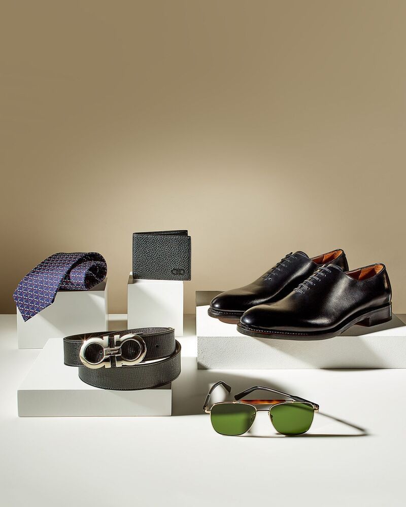 フェラガモ メンズ シューズ スニーカー オックスフォード レザー FERRAGAMO Mens Angiolo Leather Plain Toe Oxfords Nero