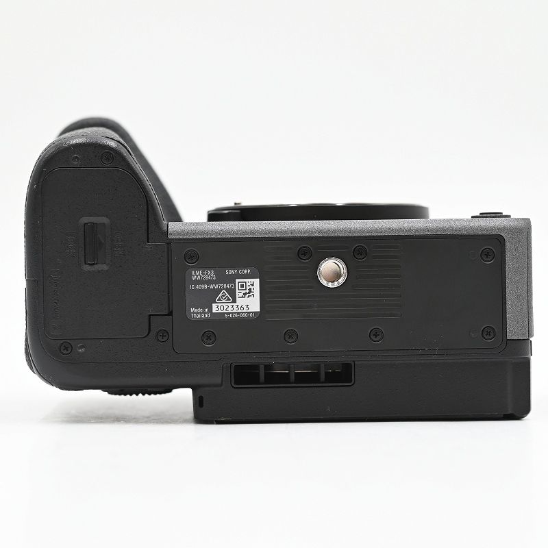 Sony ソニー ILME-FX3 プロフェッショナルシネマカメラ (35言語)(シャッター4425枚) ミラーレス一眼レフカメラ 【中古】