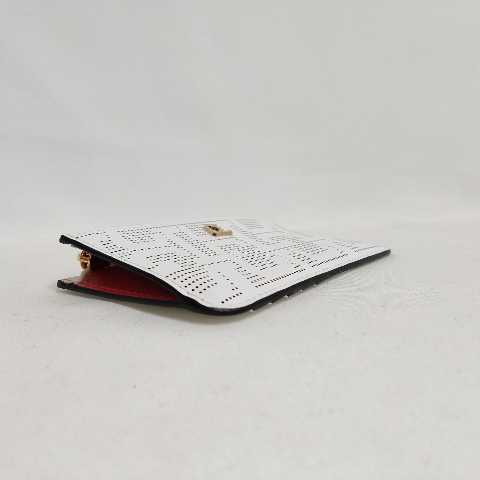 新品 未使用 クリスチャンルブタン パンチングレザーフラグメント