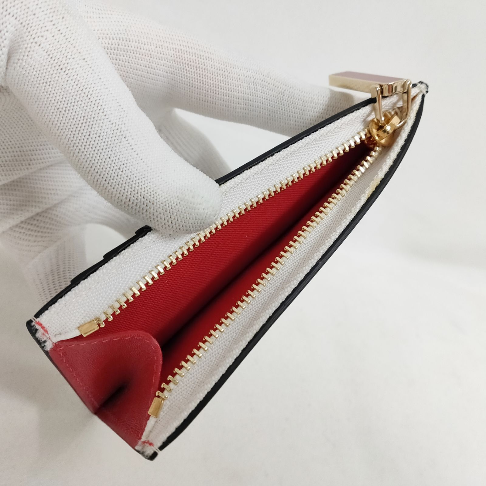 新品 未使用 クリスチャンルブタン パンチングレザーフラグメント
