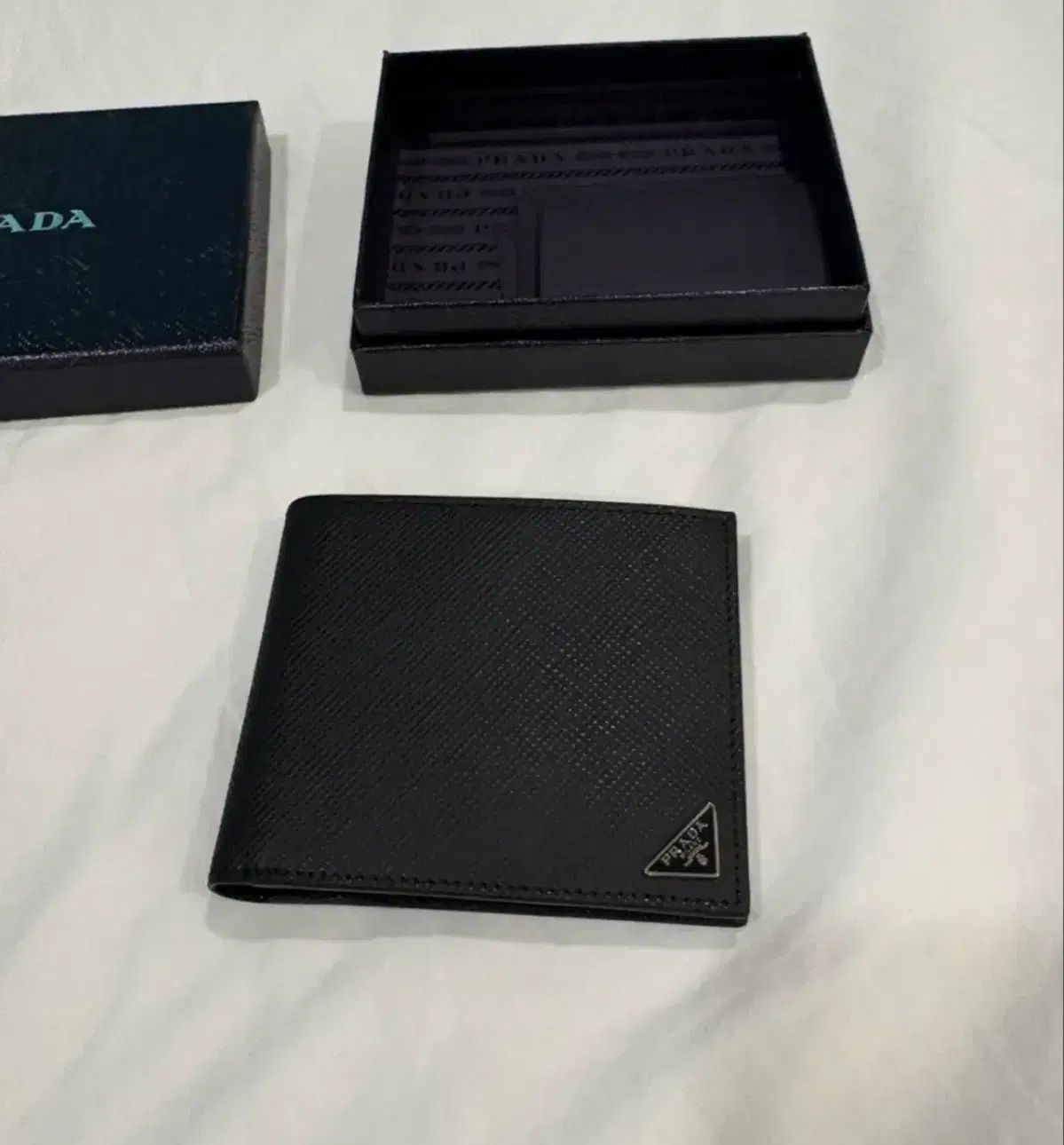 未使用/新品 PRADA プラダ サフィアーノ 二つ折り財布 ブラック 新品
