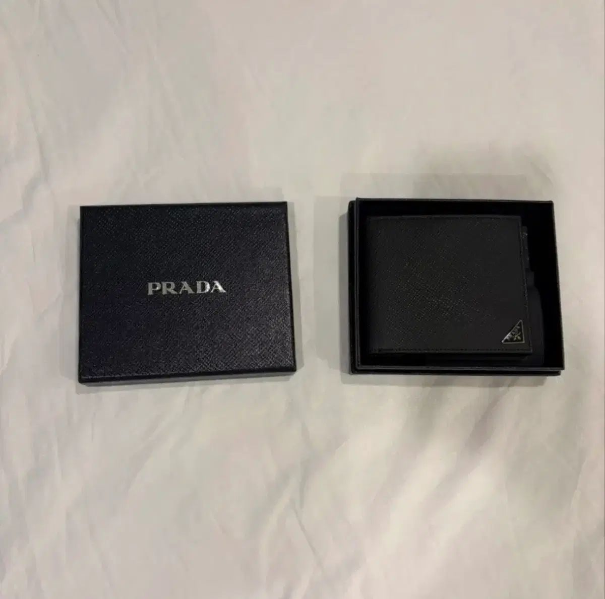 未使用/新品 PRADA プラダ サフィアーノ 二つ折り財布 ブラック 新品