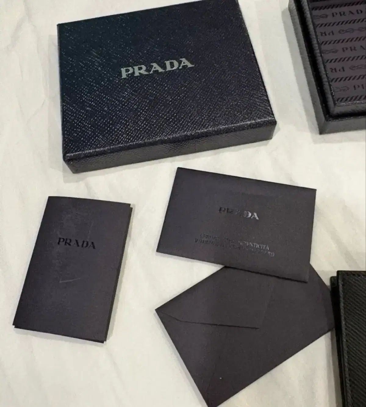 未使用/新品 PRADA プラダ サフィアーノ 二つ折り財布 ブラック 新品