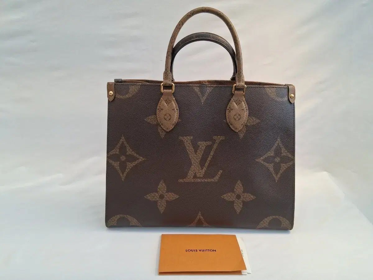 (ほぼ新品)Louis Vuitton ルイヴィトン オンザゴー MM