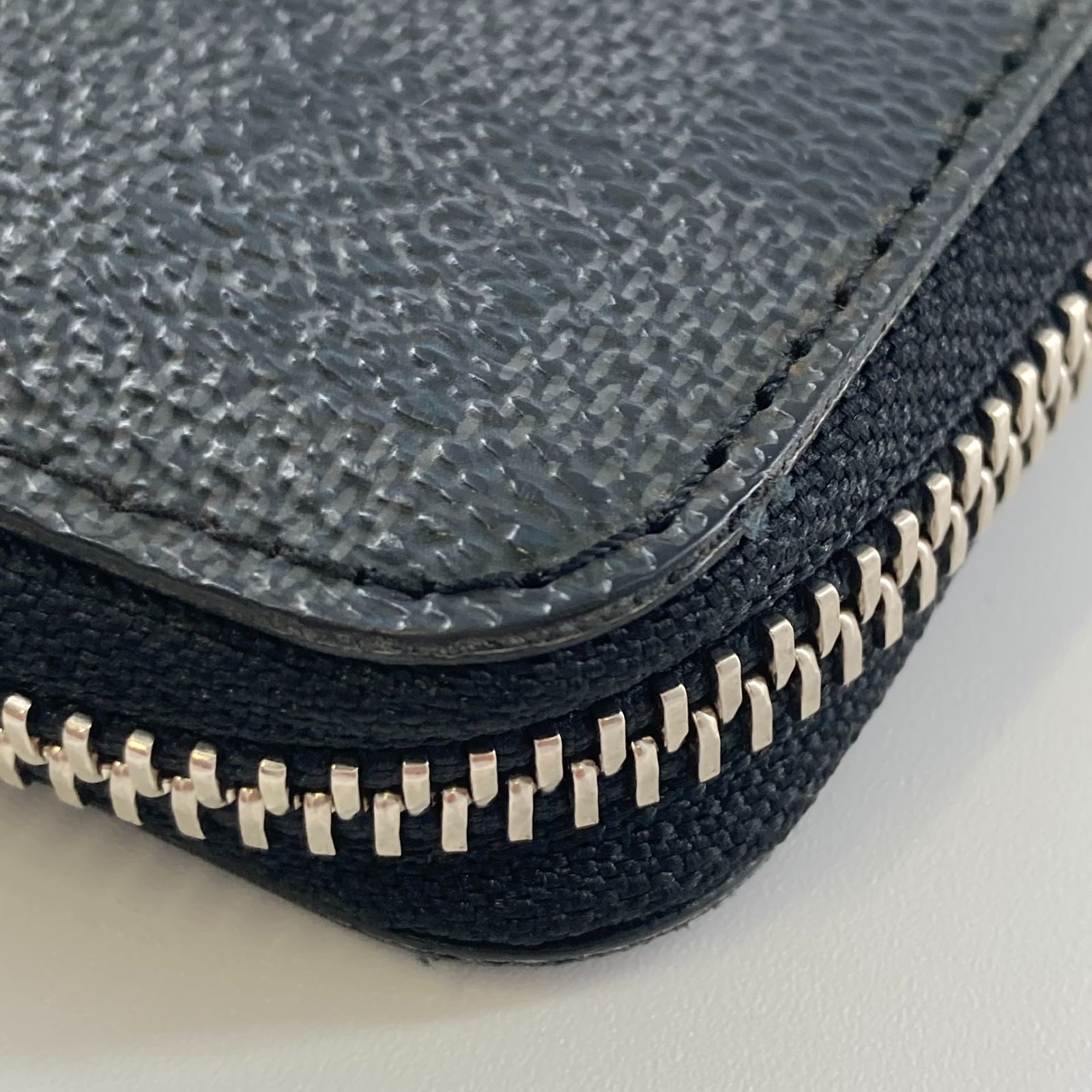 LOUIS VUITTON(ルイヴィトン)　ジッピー　ウォレット　ヴェルティカル　長財布　N63095　ブラック